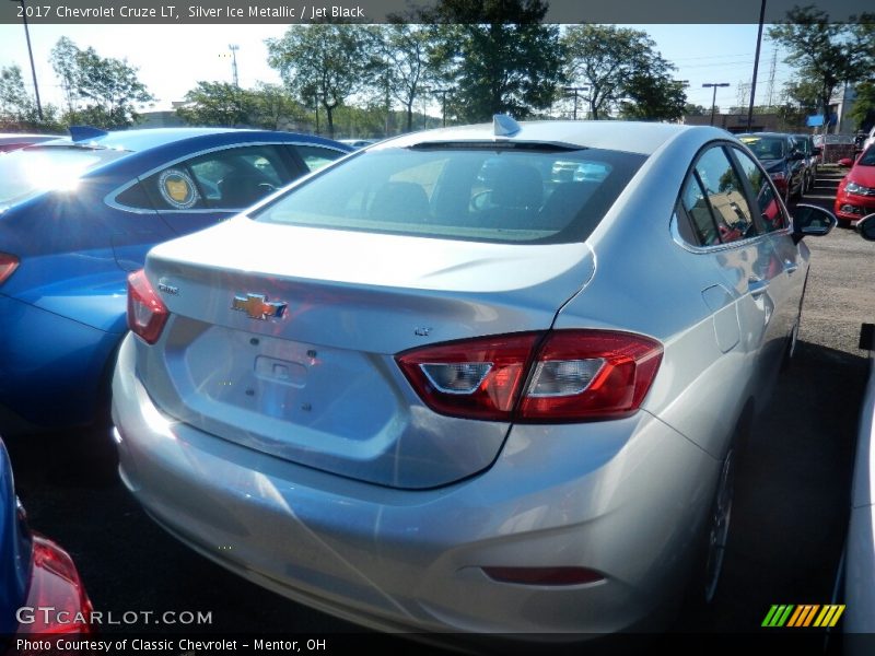 Silver Ice Metallic / Jet Black 2017 Chevrolet Cruze LT