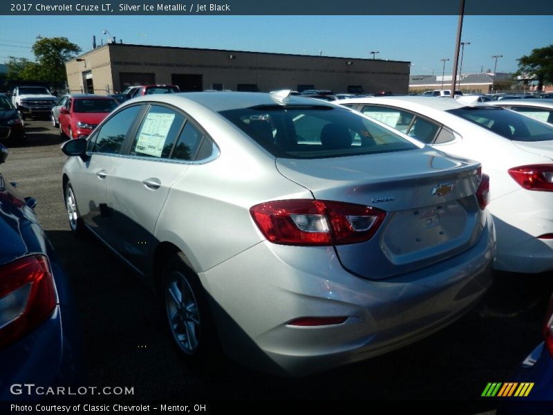 Silver Ice Metallic / Jet Black 2017 Chevrolet Cruze LT