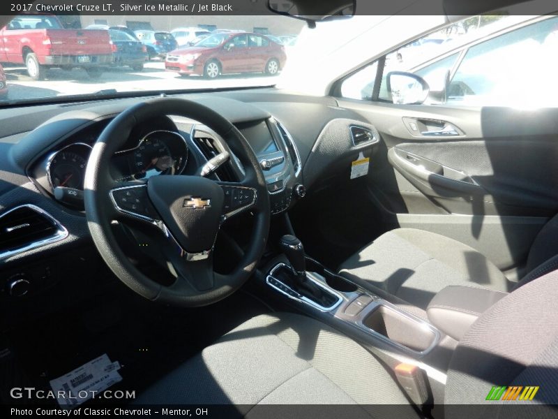Silver Ice Metallic / Jet Black 2017 Chevrolet Cruze LT