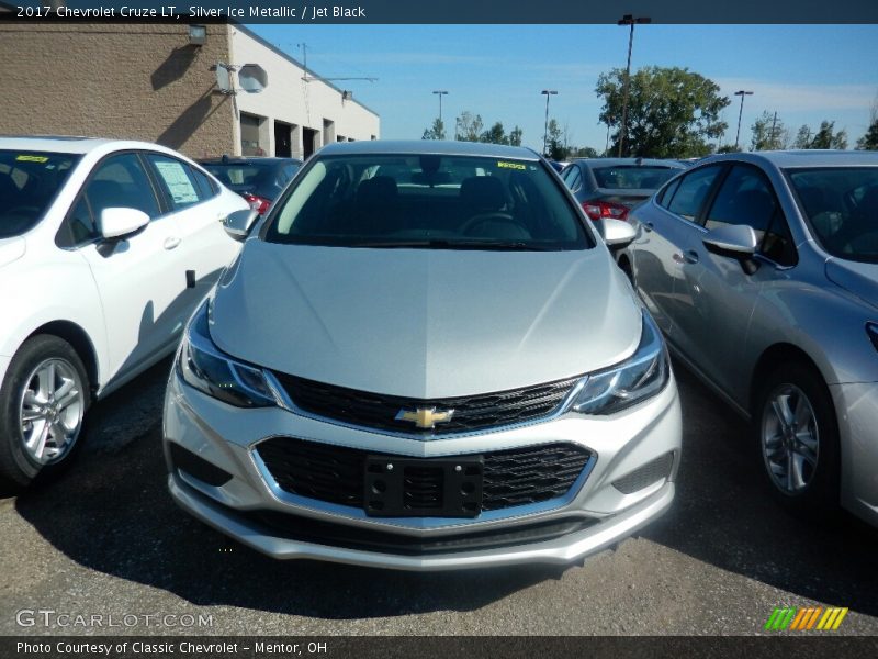 Silver Ice Metallic / Jet Black 2017 Chevrolet Cruze LT