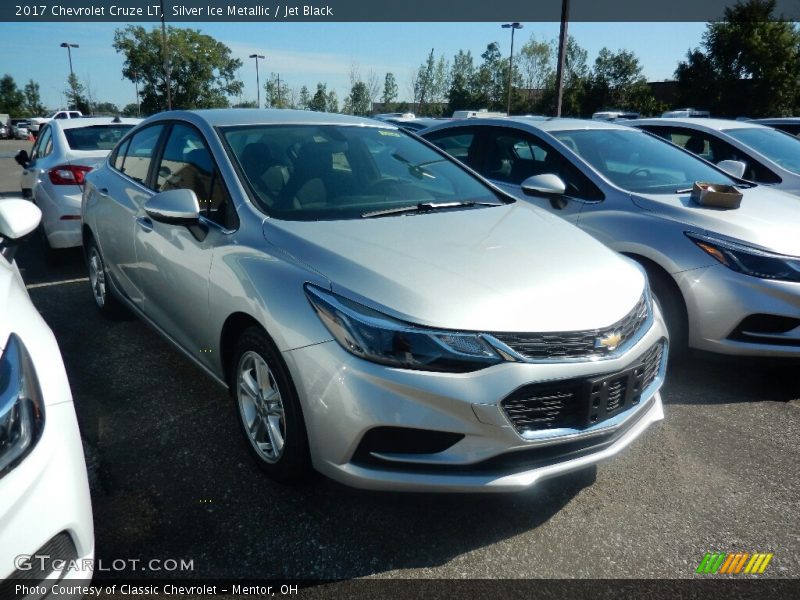 Silver Ice Metallic / Jet Black 2017 Chevrolet Cruze LT