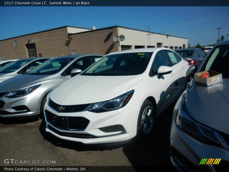Summit White / Jet Black 2017 Chevrolet Cruze LT