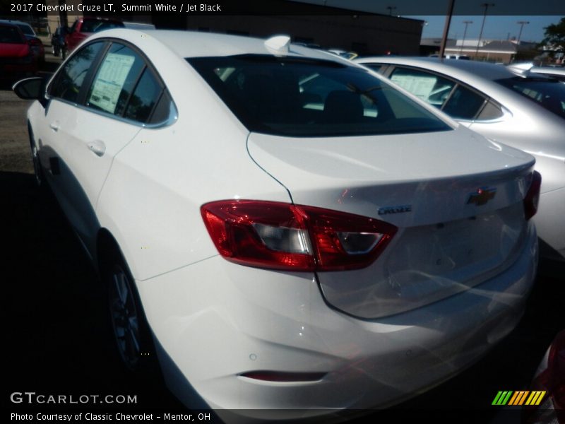 Summit White / Jet Black 2017 Chevrolet Cruze LT
