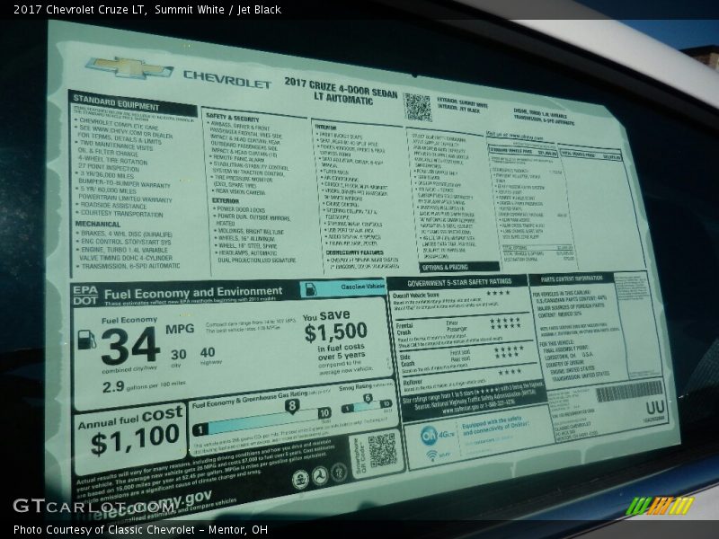 Summit White / Jet Black 2017 Chevrolet Cruze LT