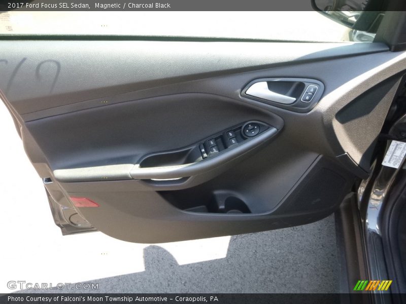 Magnetic / Charcoal Black 2017 Ford Focus SEL Sedan