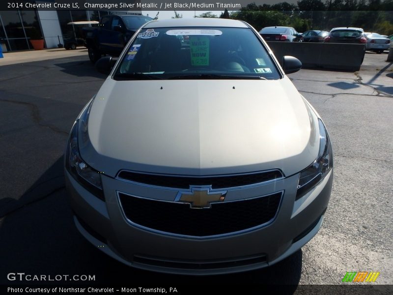 Champagne Silver Metallic / Jet Black/Medium Titanium 2014 Chevrolet Cruze LS