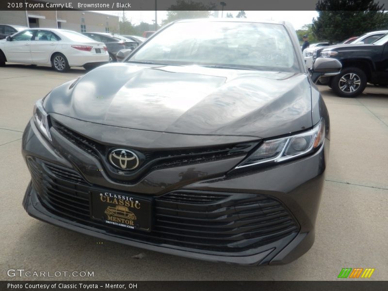 Brownstone / Black 2018 Toyota Camry LE