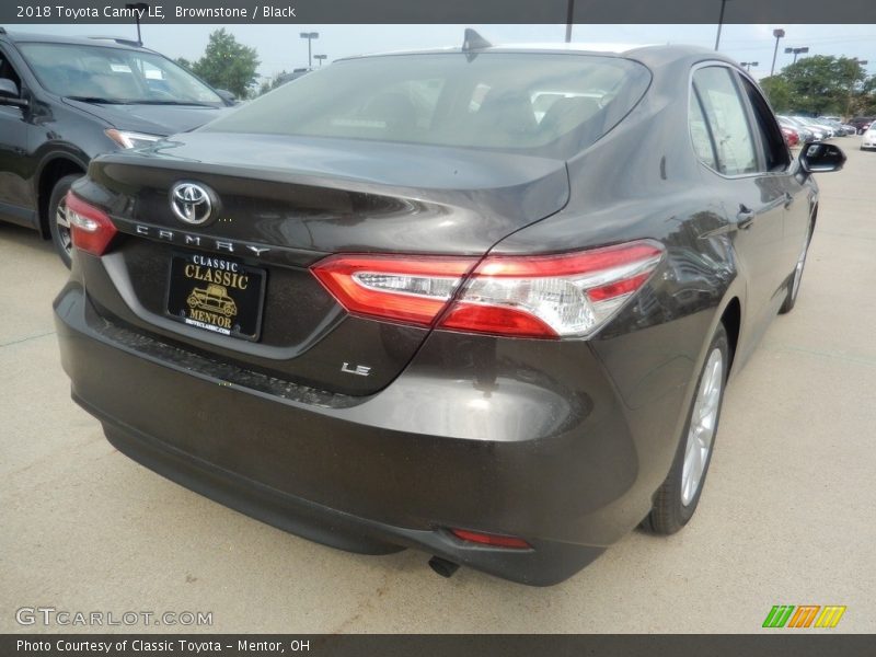 Brownstone / Black 2018 Toyota Camry LE