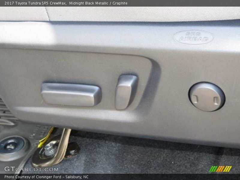 Midnight Black Metallic / Graphite 2017 Toyota Tundra SR5 CrewMax
