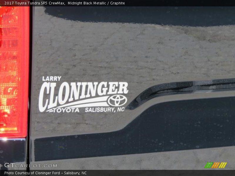 Midnight Black Metallic / Graphite 2017 Toyota Tundra SR5 CrewMax