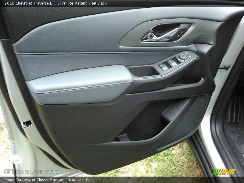 Silver Ice Metallic / Jet Black 2018 Chevrolet Traverse LT