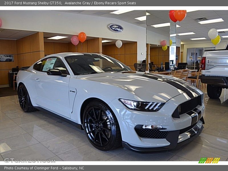 Front 3/4 View of 2017 Mustang Shelby GT350