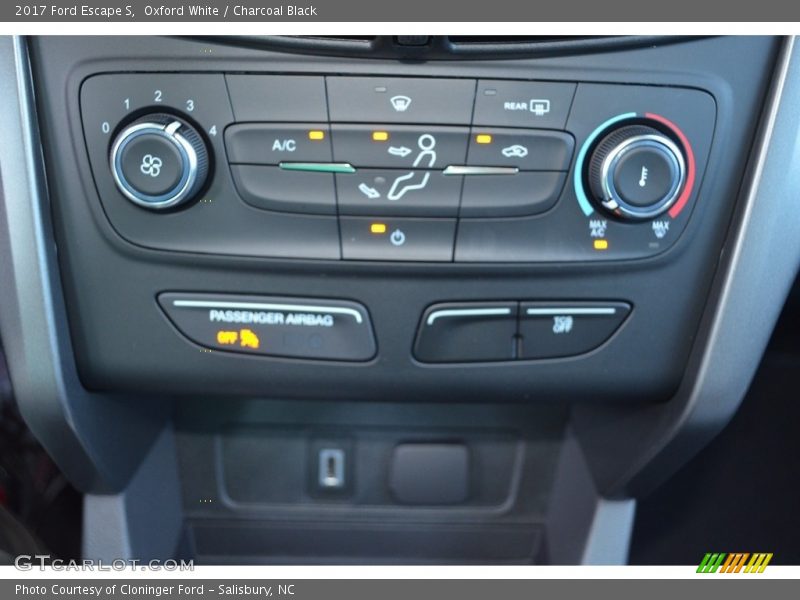 Oxford White / Charcoal Black 2017 Ford Escape S