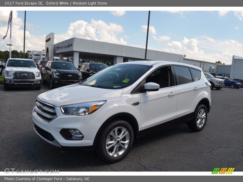 Oxford White / Medium Light Stone 2017 Ford Escape SE