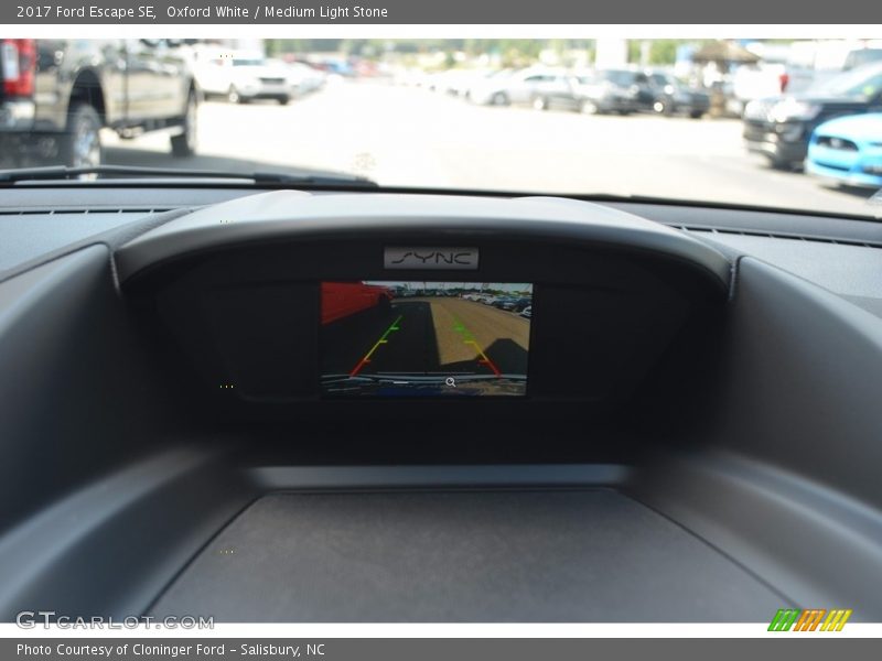 Oxford White / Medium Light Stone 2017 Ford Escape SE