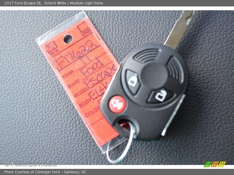 Oxford White / Medium Light Stone 2017 Ford Escape SE