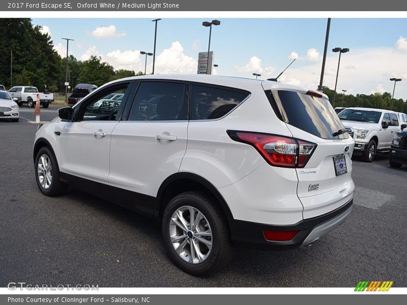 Oxford White / Medium Light Stone 2017 Ford Escape SE