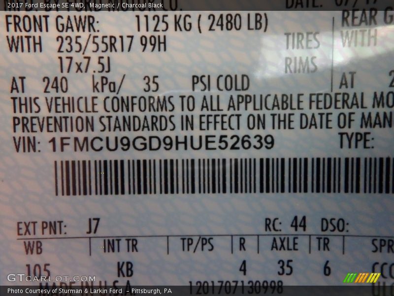 Magnetic / Charcoal Black 2017 Ford Escape SE 4WD