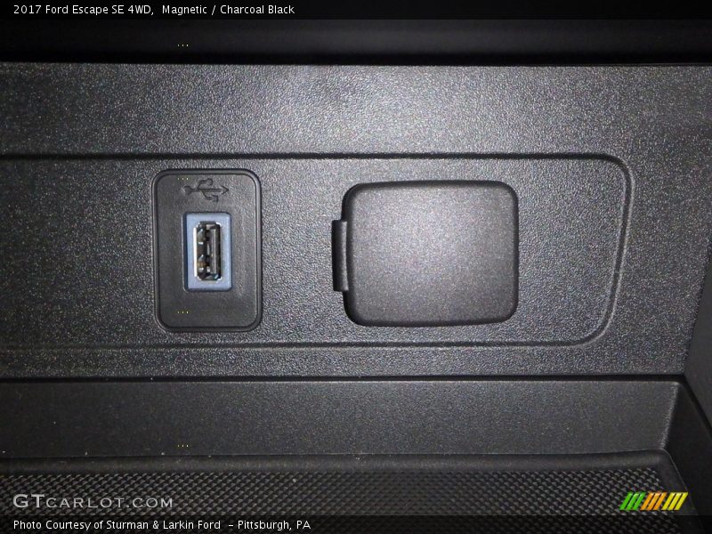 Magnetic / Charcoal Black 2017 Ford Escape SE 4WD