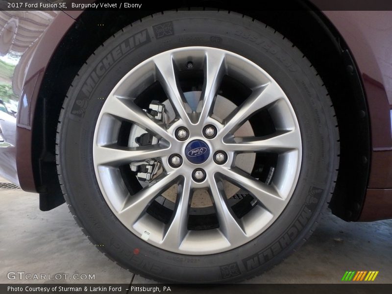 Burgundy Velvet / Ebony 2017 Ford Fusion SE