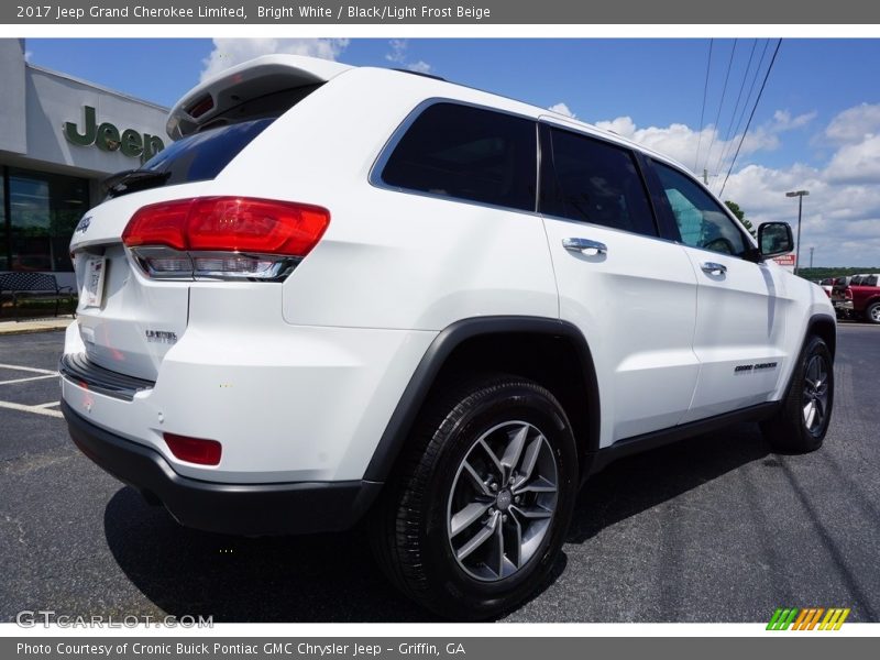 Bright White / Black/Light Frost Beige 2017 Jeep Grand Cherokee Limited