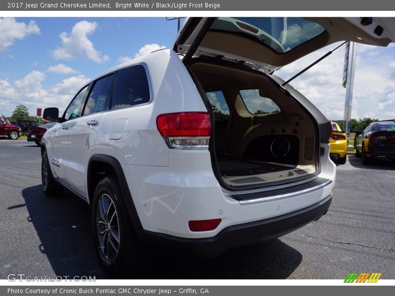 Bright White / Black/Light Frost Beige 2017 Jeep Grand Cherokee Limited