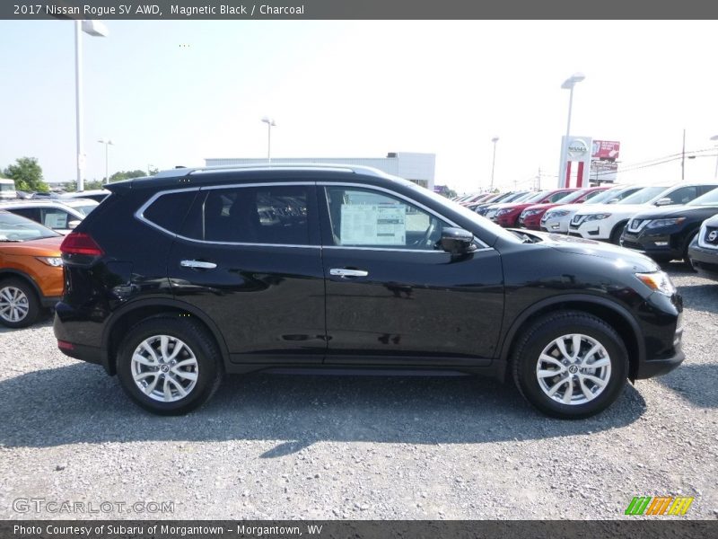 Magnetic Black / Charcoal 2017 Nissan Rogue SV AWD