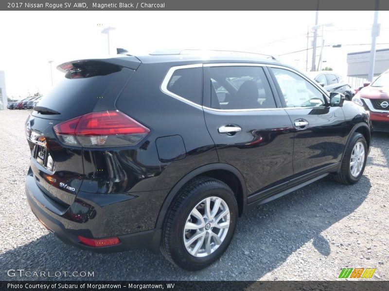 Magnetic Black / Charcoal 2017 Nissan Rogue SV AWD