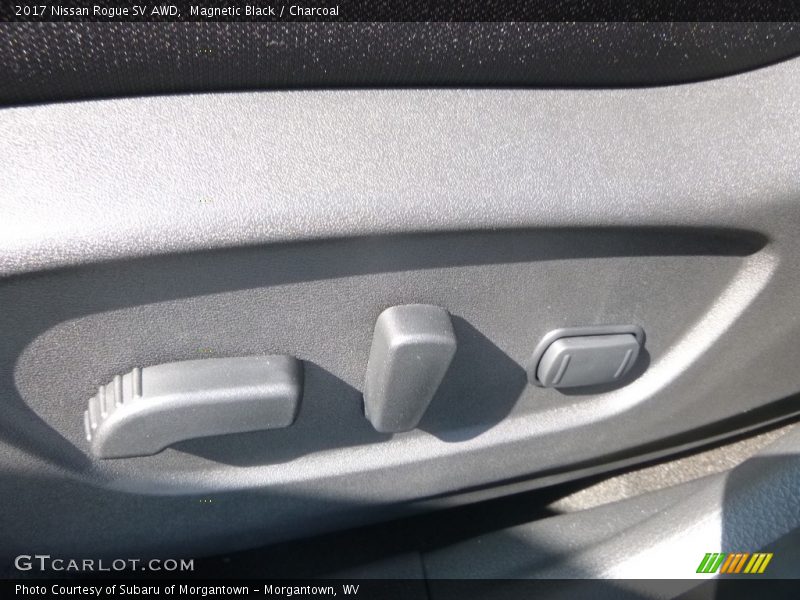 Magnetic Black / Charcoal 2017 Nissan Rogue SV AWD
