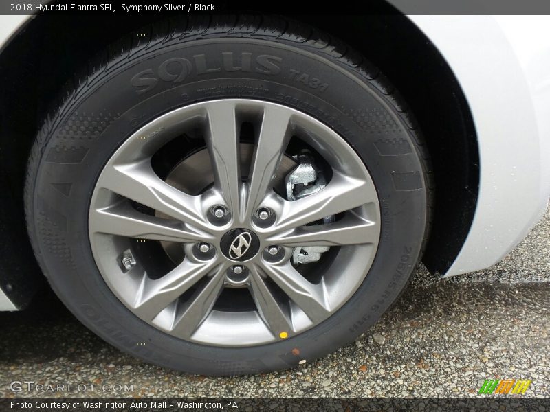 Symphony Silver / Black 2018 Hyundai Elantra SEL