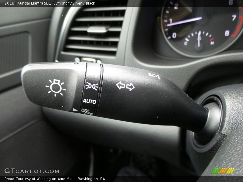 Symphony Silver / Black 2018 Hyundai Elantra SEL