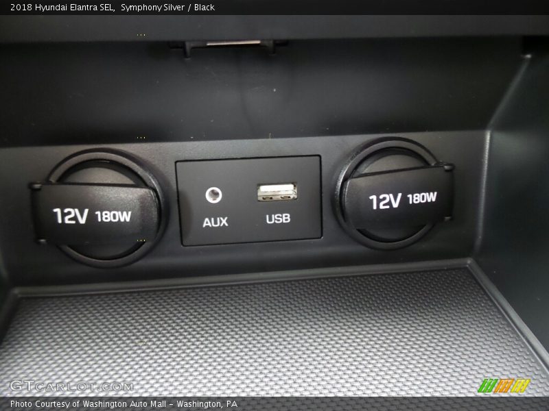 Symphony Silver / Black 2018 Hyundai Elantra SEL