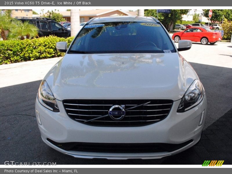 Ice White / Off Black 2015 Volvo XC60 T5 Drive-E