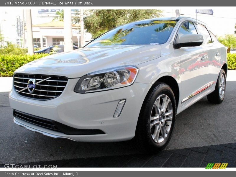 Ice White / Off Black 2015 Volvo XC60 T5 Drive-E