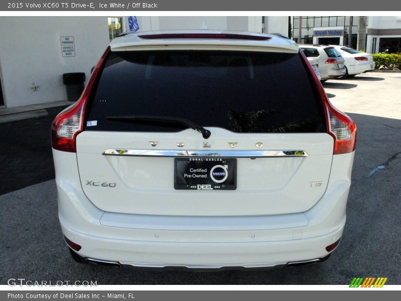 Ice White / Off Black 2015 Volvo XC60 T5 Drive-E