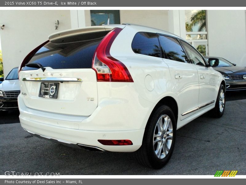 Ice White / Off Black 2015 Volvo XC60 T5 Drive-E