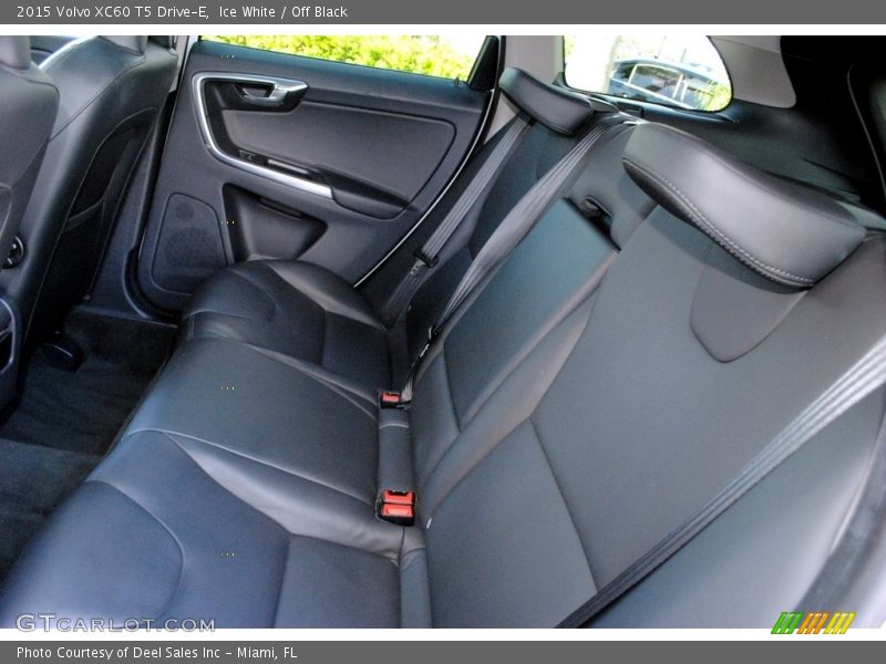 Ice White / Off Black 2015 Volvo XC60 T5 Drive-E