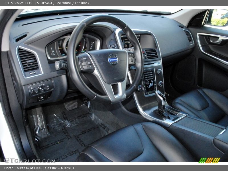 Ice White / Off Black 2015 Volvo XC60 T5 Drive-E