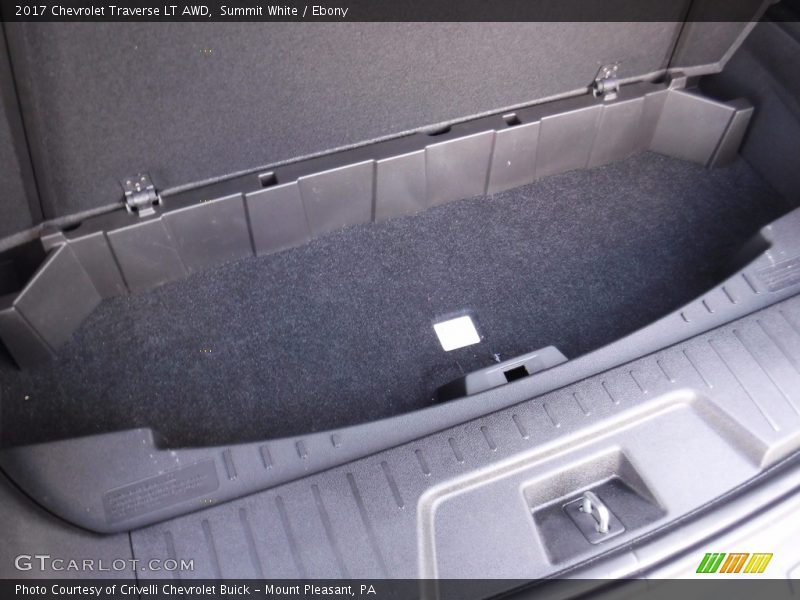 Summit White / Ebony 2017 Chevrolet Traverse LT AWD