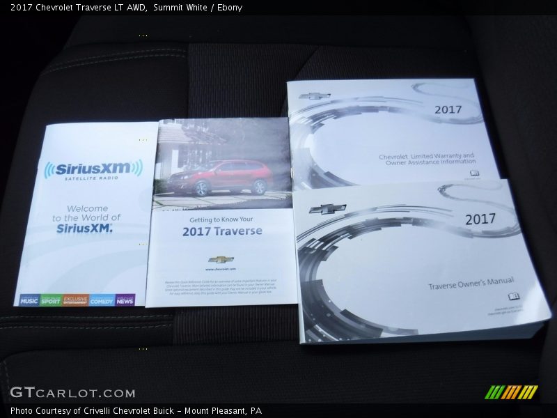 Summit White / Ebony 2017 Chevrolet Traverse LT AWD