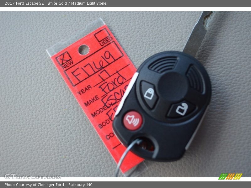 White Gold / Medium Light Stone 2017 Ford Escape SE