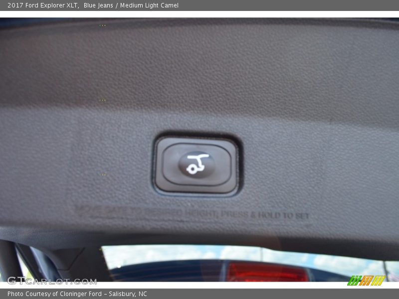 Blue Jeans / Medium Light Camel 2017 Ford Explorer XLT