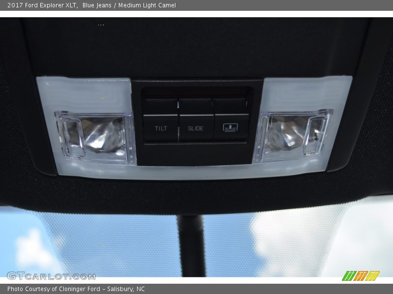 Blue Jeans / Medium Light Camel 2017 Ford Explorer XLT