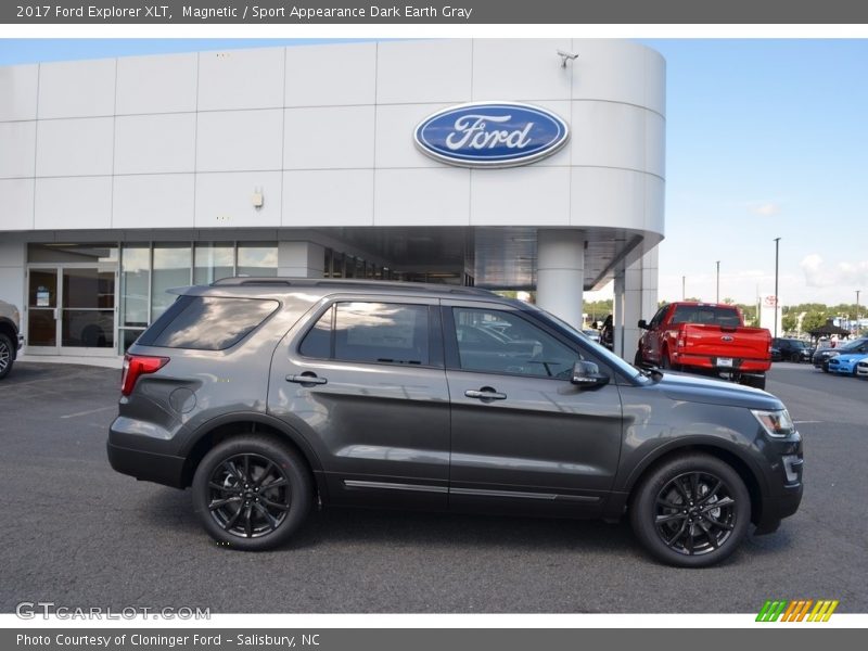 Magnetic / Sport Appearance Dark Earth Gray 2017 Ford Explorer XLT
