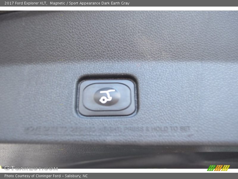 Magnetic / Sport Appearance Dark Earth Gray 2017 Ford Explorer XLT