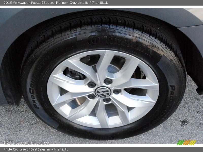 Platinum Gray Metallic / Titan Black 2016 Volkswagen Passat S Sedan