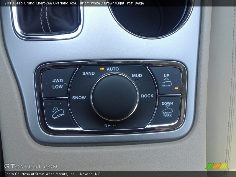 Bright White / Brown/Light Frost Beige 2018 Jeep Grand Cherokee Overland 4x4