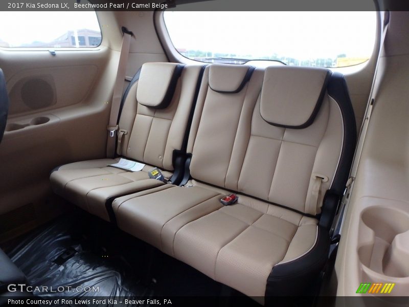 Beechwood Pearl / Camel Beige 2017 Kia Sedona LX