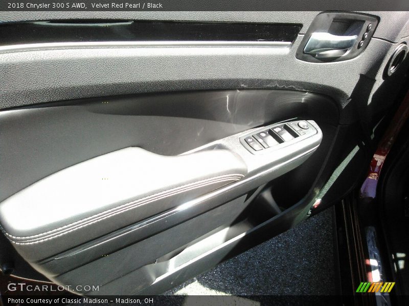 Velvet Red Pearl / Black 2018 Chrysler 300 S AWD