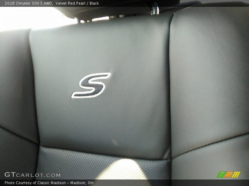 Velvet Red Pearl / Black 2018 Chrysler 300 S AWD
